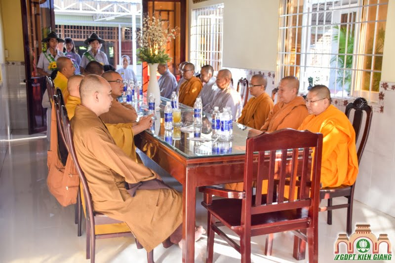 Cung nghinh chư tôn đức quang lâm lễ trường