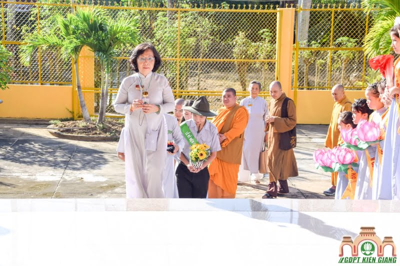Cung nghinh chư tôn đức quang lâm lễ trường