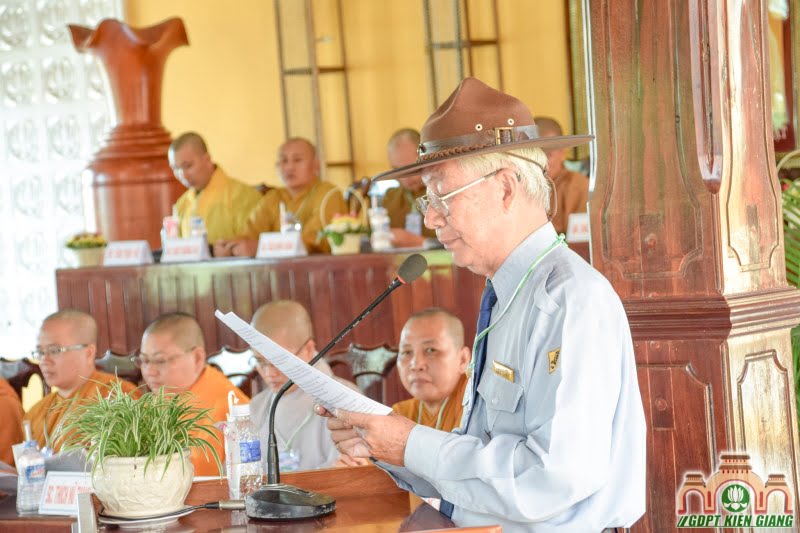 Anh chánh thư ký báo cáo tiến trình hình thành và phát triển của Gia Đình Phật Tử Kiên Giang