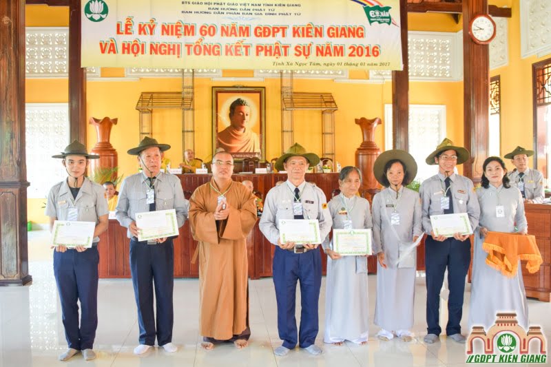 Trao thưởng Đơn Vị Vững Mạnh