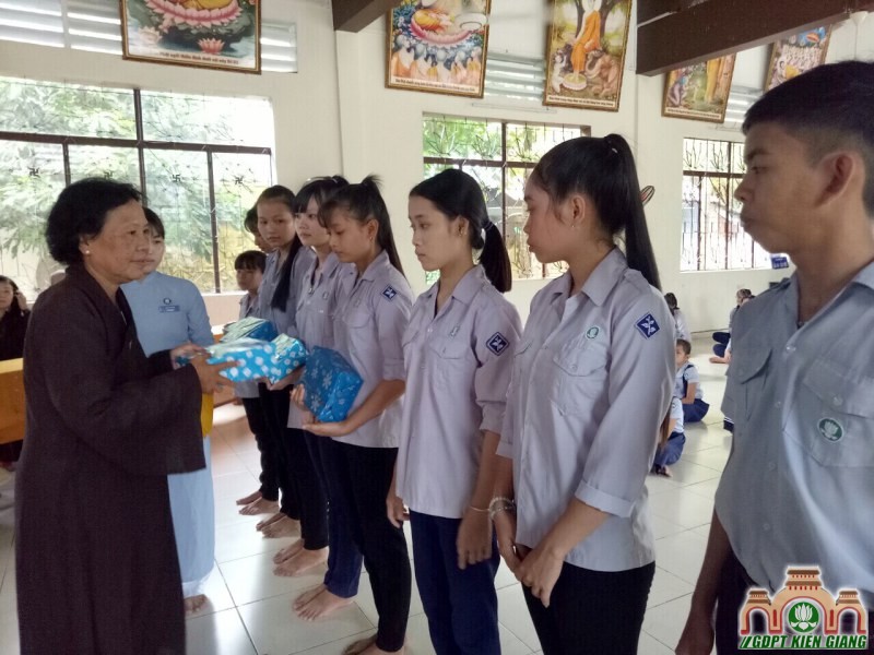 GĐPT Bửu Thọ phát thưởng cho đoàn sinh