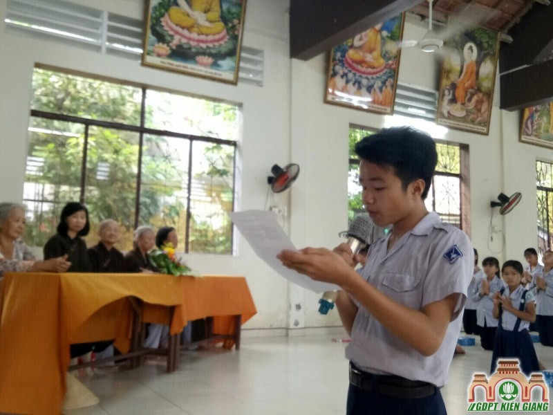 GĐPT Bửu Thọ phát thưởng cho đoàn sinh