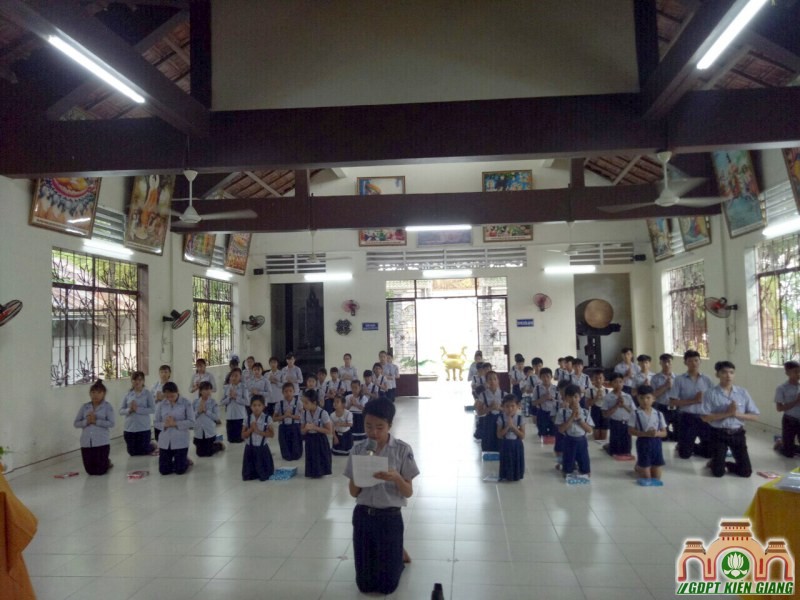 GĐPT Bửu Thọ phát thưởng cho đoàn sinh