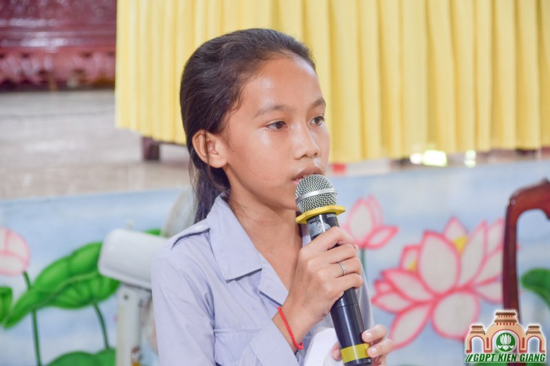 Chùa Bửu Sơn Trao Tặng Học Bổng Cho Đoàn sinh Nghèo Hiếu Học do tổ chức Fishfun và Sahaya International tài trợ