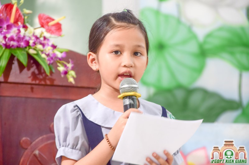 Chùa Bửu Sơn Trao Tặng Học Bổng Cho Đoàn sinh Nghèo Hiếu Học do tổ chức Fishfun và Sahaya International tài trợ