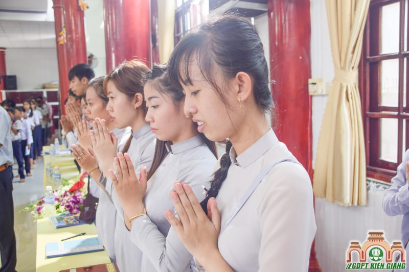 Chùa Bửu Sơn Trao Tặng Học Bổng Cho Đoàn sinh Nghèo Hiếu Học do tổ chức Fishfun và Sahaya International tài trợ