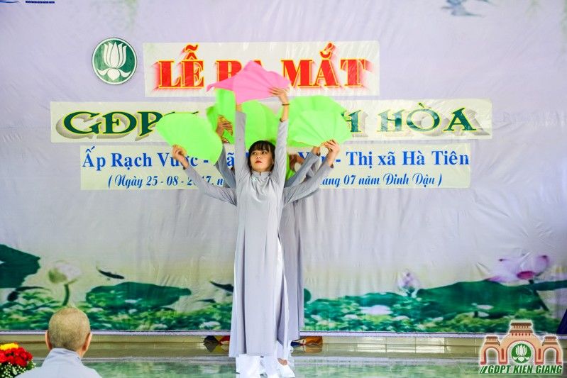 Cờ Sen Trắng Tung Bay Miền Biên Địa