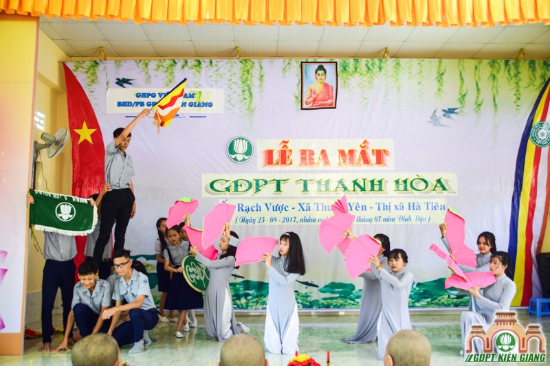 Cờ Sen Trắng Tung Bay Miền Biên Địa