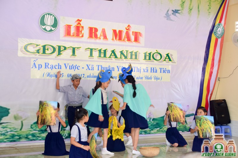 Cờ Sen Trắng Tung Bay Miền Biên Địa
