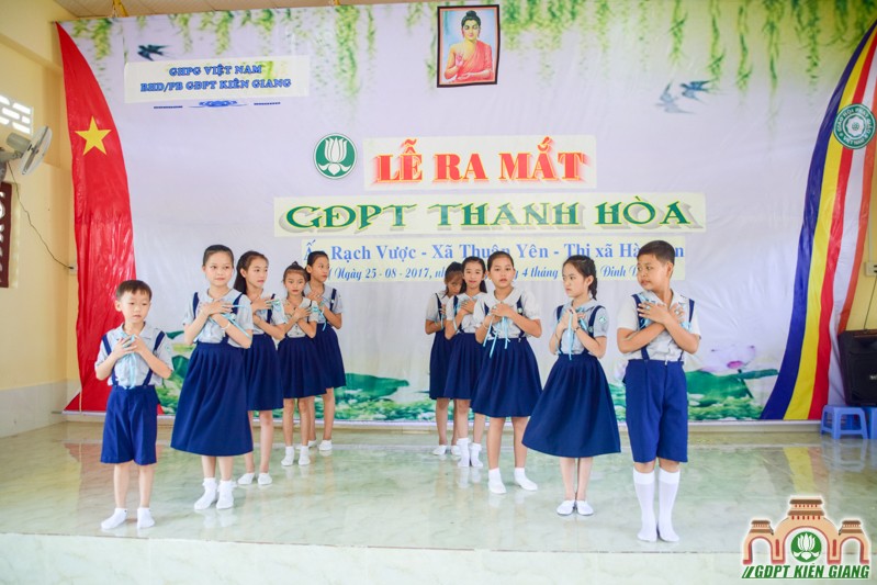 Cờ Sen Trắng Tung Bay Miền Biên Địa