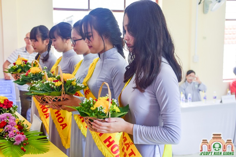Cờ Sen Trắng Tung Bay Miền Biên Địa