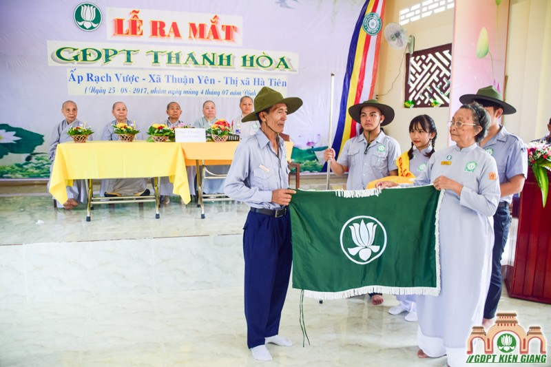 Cờ Sen Trắng Tung Bay Miền Biên Địa