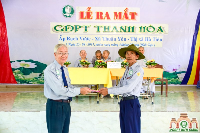 Cờ Sen Trắng Tung Bay Miền Biên Địa