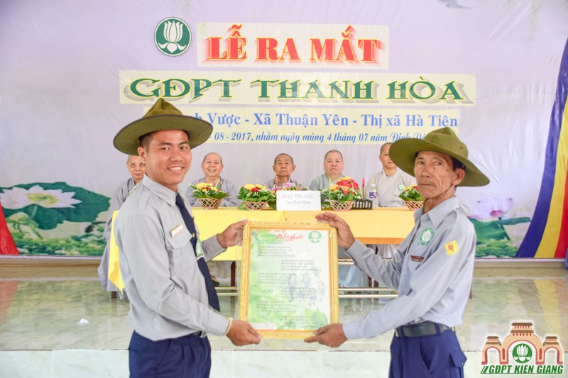 Cờ Sen Trắng Tung Bay Miền Biên Địa