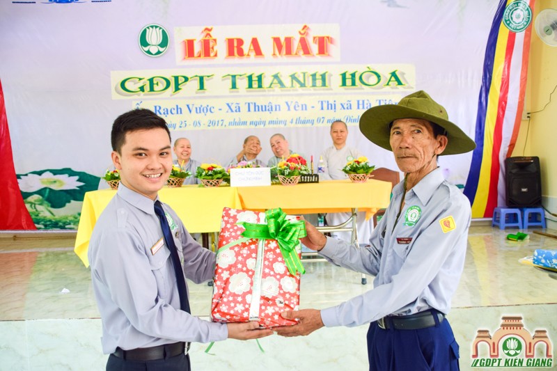 Cờ Sen Trắng Tung Bay Miền Biên Địa