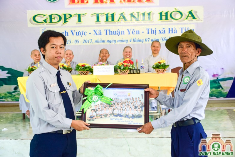 Cờ Sen Trắng Tung Bay Miền Biên Địa