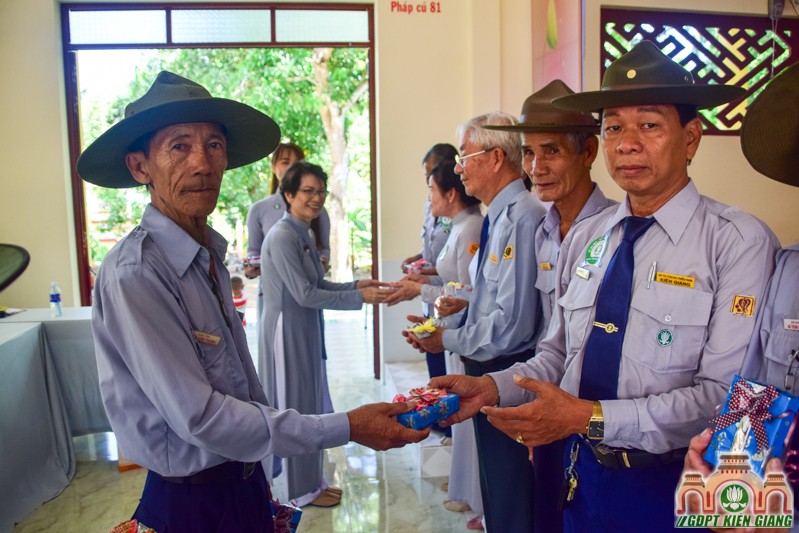 Cờ Sen Trắng Tung Bay Miền Biên Địa