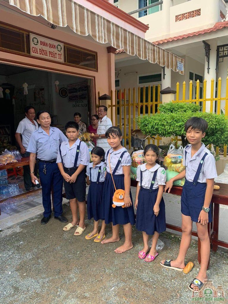 Gdpt Tam Bao Ha Tien Nhuong Com Se Ao Mua Vu Lan 01