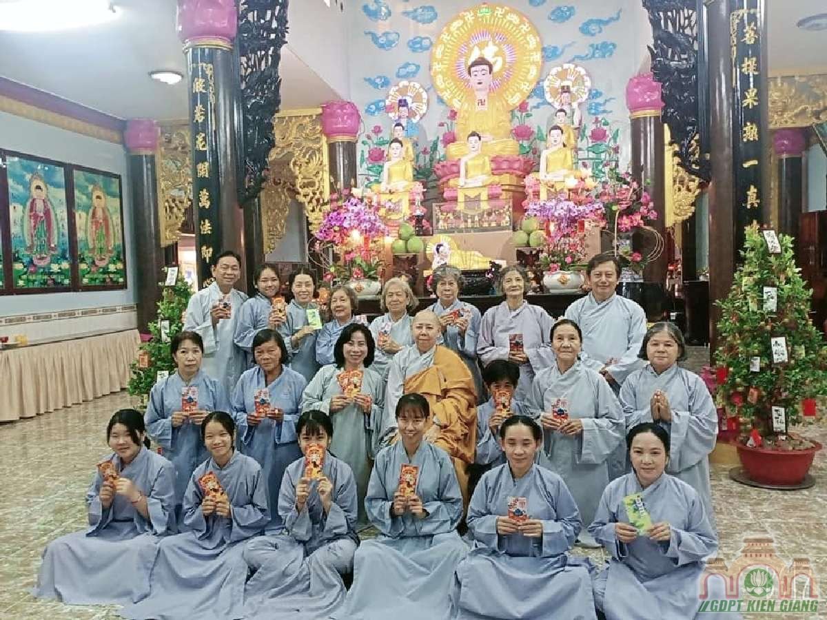 Gdpt Tam Bao Ha Tien Sam Hoi Cuoi Nam Va Chuc Tet Ni Su Tru Tri 13