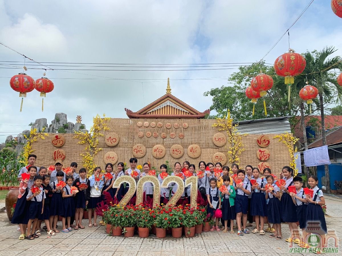 Gdpt Buu Tho To Chuc Buoi Le Mung Tuoi Quy Thay Tet Tan Suu 31