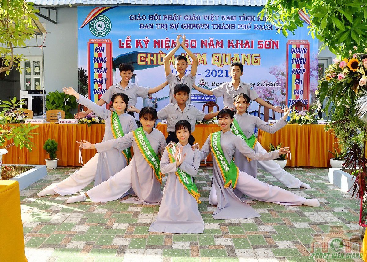 Gdpt Tam Bao Tp Rach Gia Dang Hoa Cung Duong Nhan Ky Niem 50 Nam Khai Son Chua Kim Quang 04