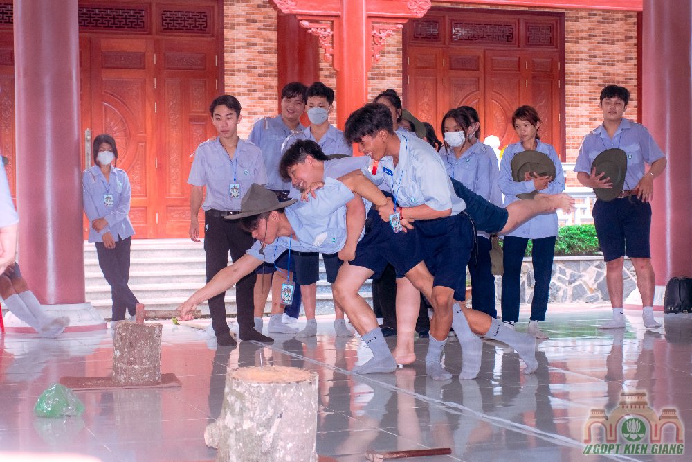 Cac Hoat Dong Hap Dan Va Dem Lua Trai Luc Hoa Xiii 06