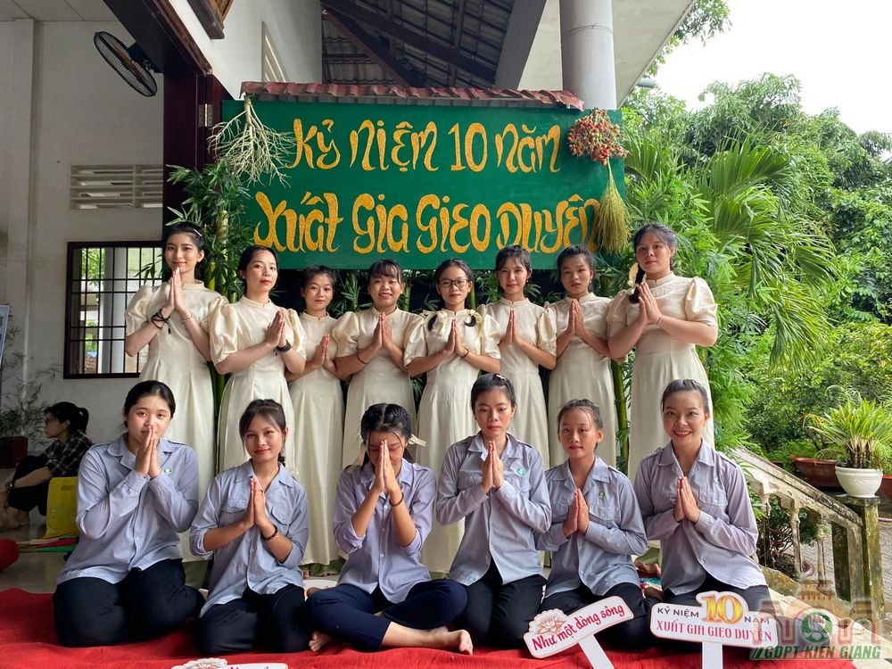 Gdpt Buu Tho Phung Su Le Co Phat Khat Thuc Va Ky Niem 10 Nam Ngay Khoa Tu Xuat Gia Gieo Duyen Tai Chua Buu Tho 4