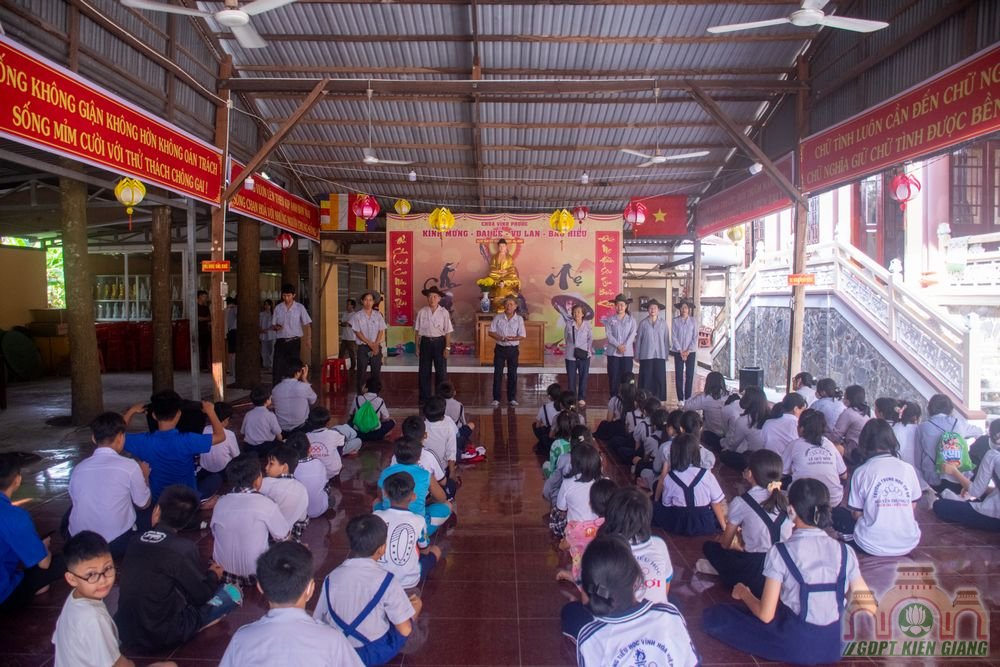 Cac Don Vi Tai Rach Gia Vui Choi Trung Thu Cung Cac Em Thieu Nhi Tai Chua Vinh Phuoc 2