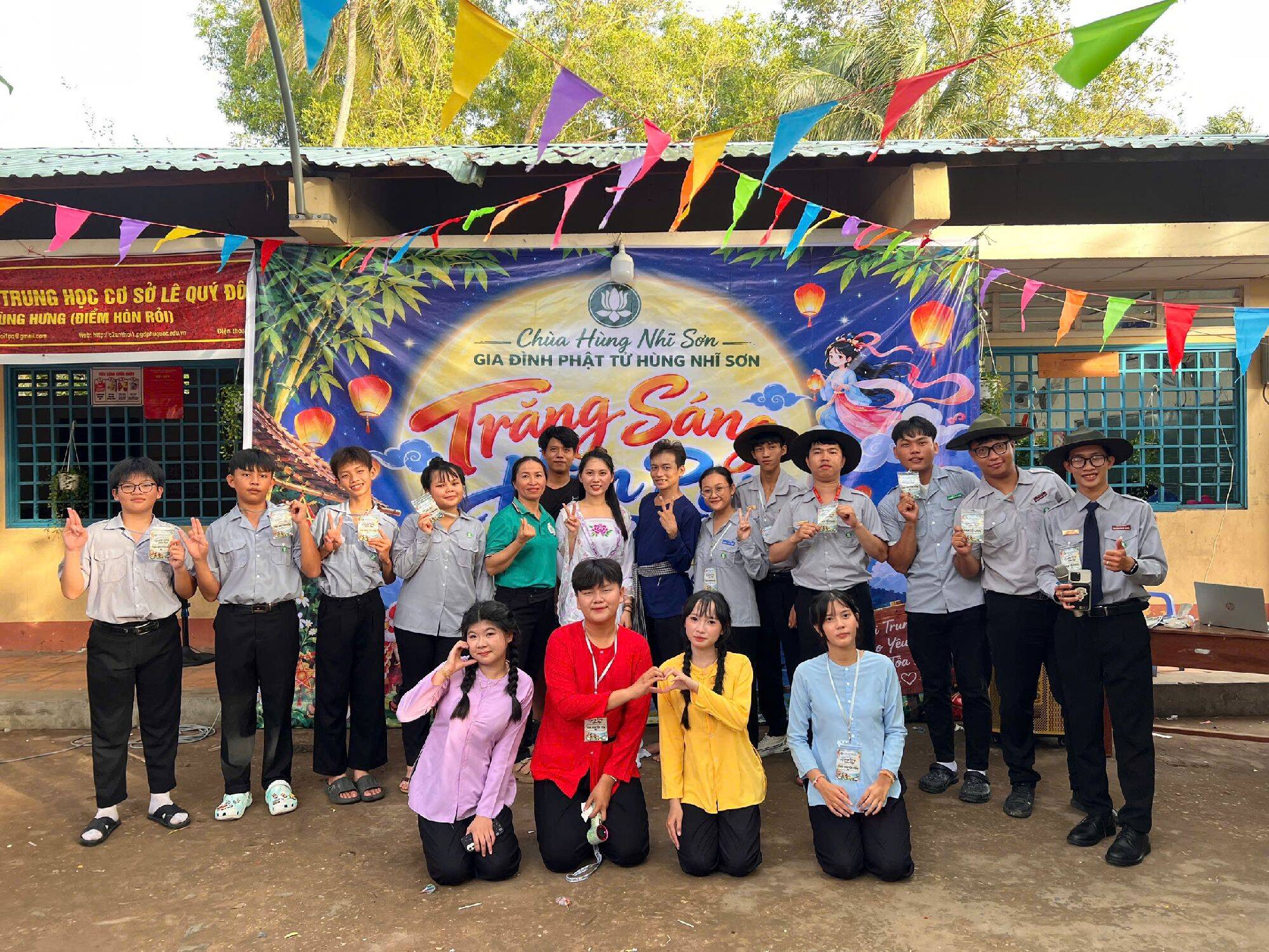 trang-sang-hon-roi-dem-hoi-trang-ram-2026-gdpt-hung-nhi-son-lan-toa-yeu-thuong-den-thieu-nhi-dao-xa-8